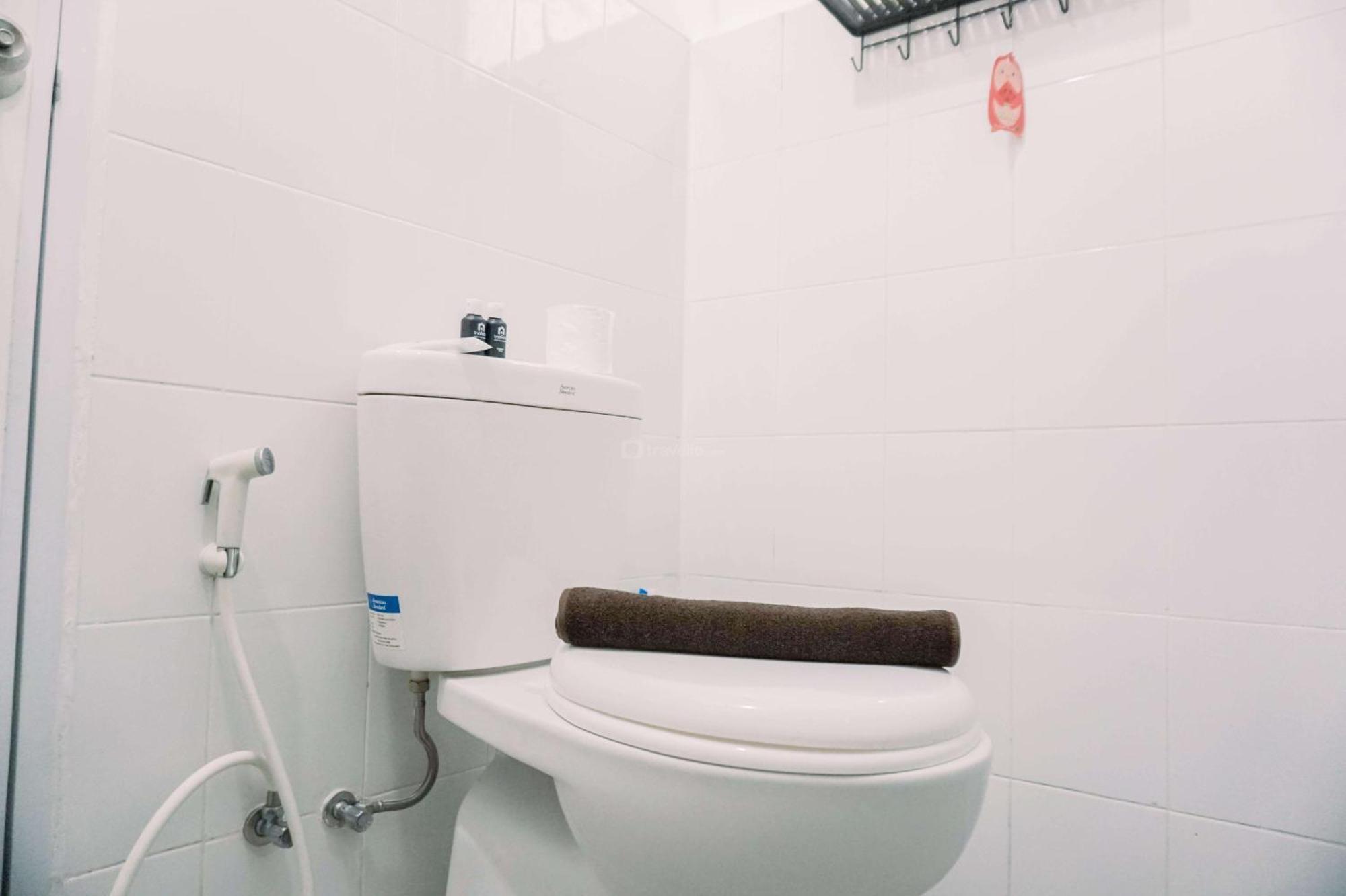 Homey And Warm 1br At Sentraland Cengkareng By Travelio Jakarta